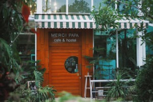 Merci Papa Cafe & Hostel - คาเฟ่เพชรบุรี